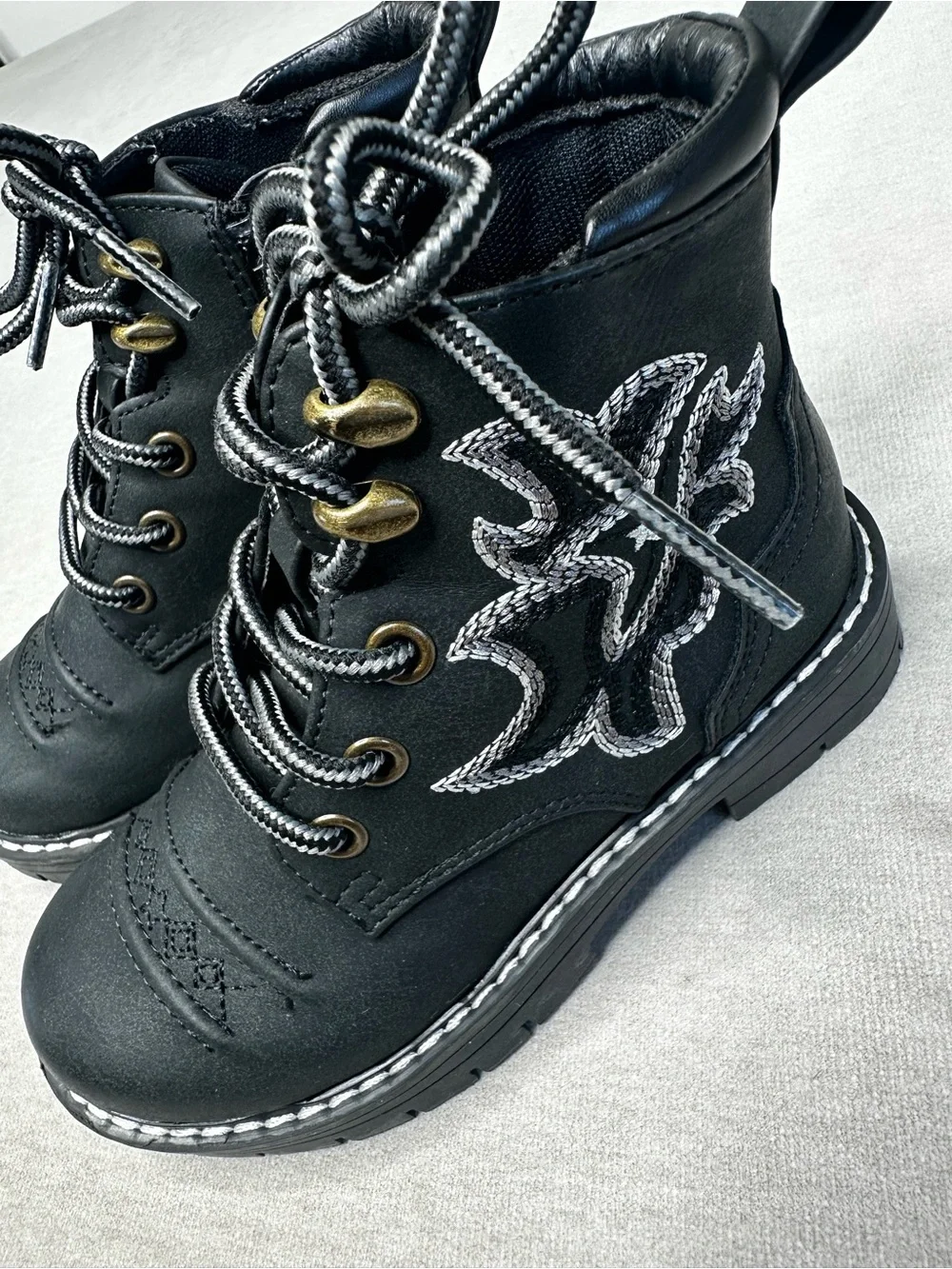 Dream Pairs Girls Black Lace-Up Ankle Boots with Star Stitching